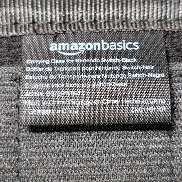 Amazon Basics Solid Black Nintendo Switch Zipper Case - Picture 8 of 9